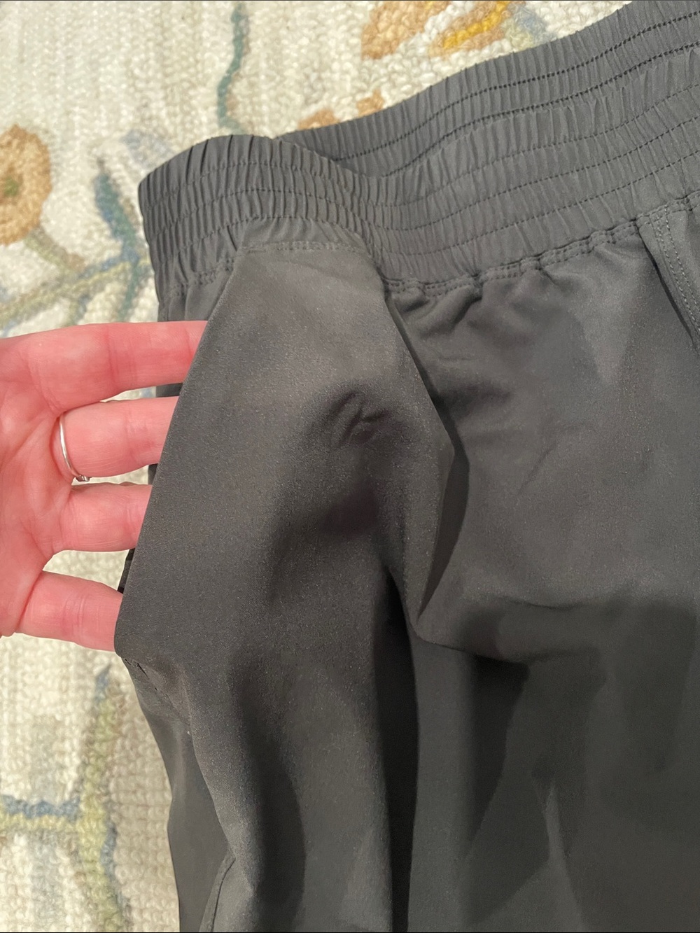 Old Navy Women’s Dark green Jogger Pants with Elastic Cuffs - Picture 4 of 6